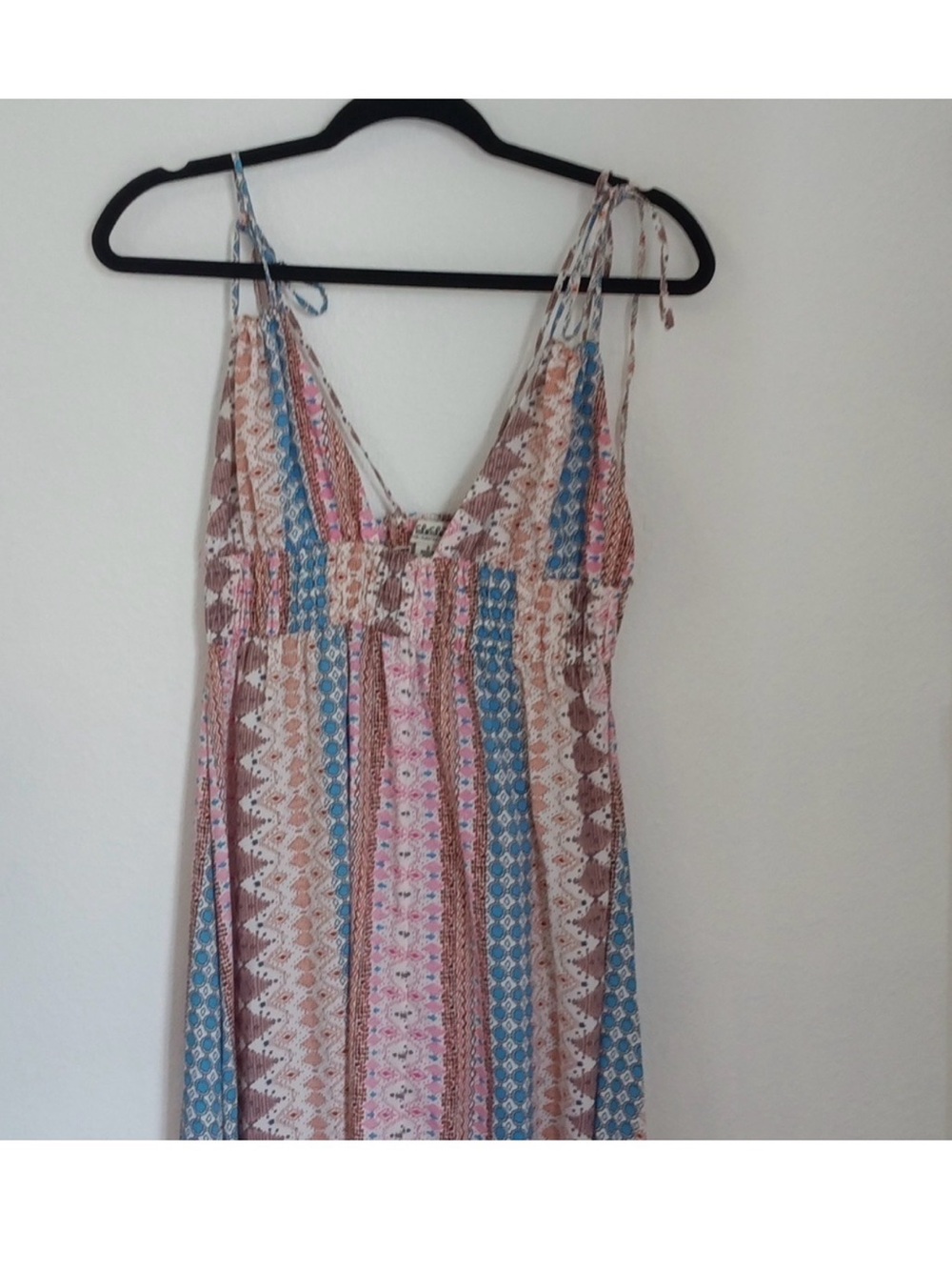 Lulu's Maxin' Smocked Blue
Patchwork Print Babydoll Tie-Strap
Maxi Dress Sz S